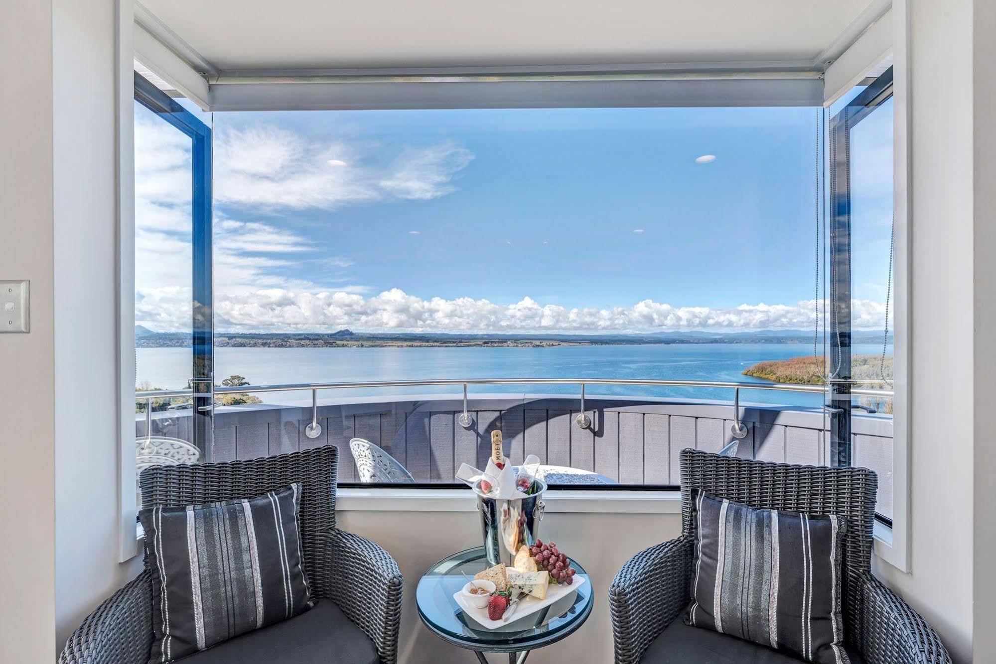 Serenity On Wakeman Lago Lago Taupo Exterior foto