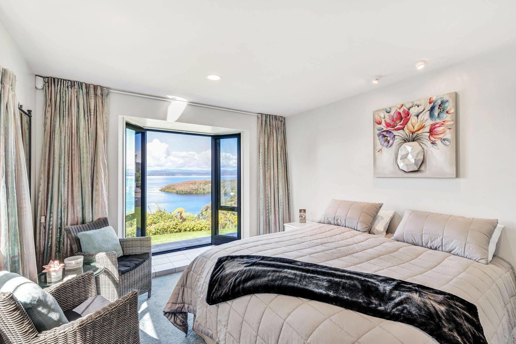 Serenity On Wakeman Lago Lago Taupo Exterior foto