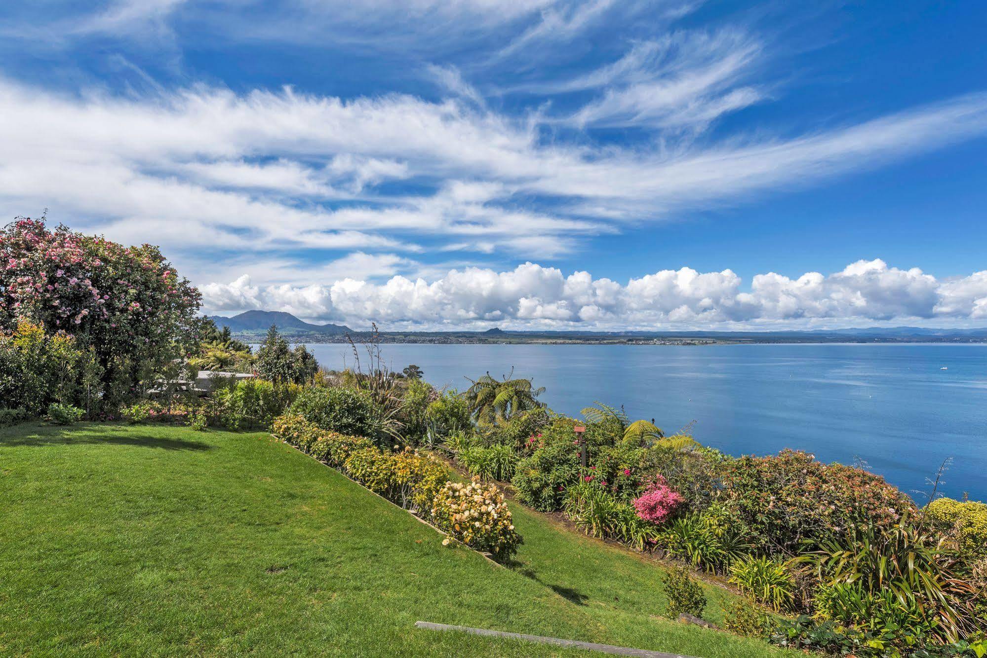 Serenity On Wakeman Lago Lago Taupo Exterior foto